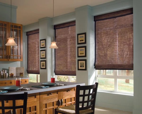Tirai Rom sesuai untuk dapur dengan dua atau tiga tingkap