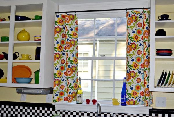 Možete šivati ​​vlastite zavjese u kuhinji