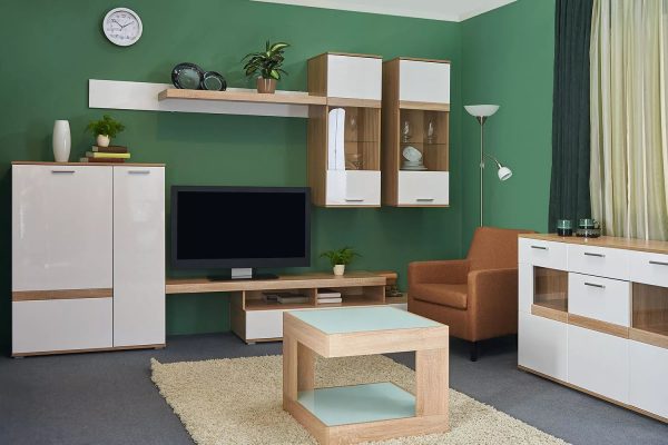 Este mai bine să aranjați mobilierul astfel încât detaliile mari care necesită atenție să fie amplasate în mijlocul camerei, iar restul să fie plasat la distanță.
