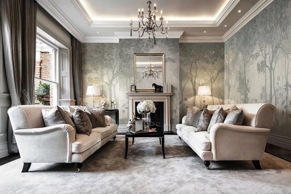 Als u een stijlvol interieur wilt creëren, is de beste optie een behang met textuur met zilveren elementen.
