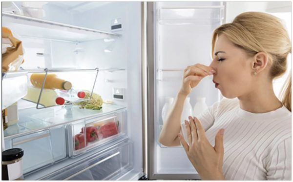 Nepříjemný zápach se vyskytuje v důsledku úniku tekutých produktů, zbytků rozmazaného jídla.