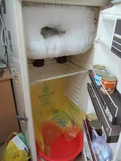 בדרך כלל, מקפיא הסיכוי שהוא פחות מכובה מאשר תא המקרר העליון.
